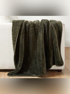 Pottery Barn Cozy Cloud Green Blanket